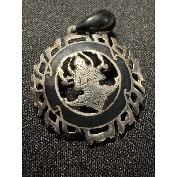 Siam Jewelry - 925 Sterling Silver Siam Pendant / Brooch